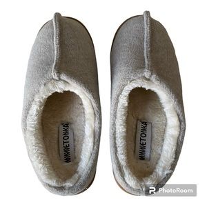 Minnetonka Sippers Size 7